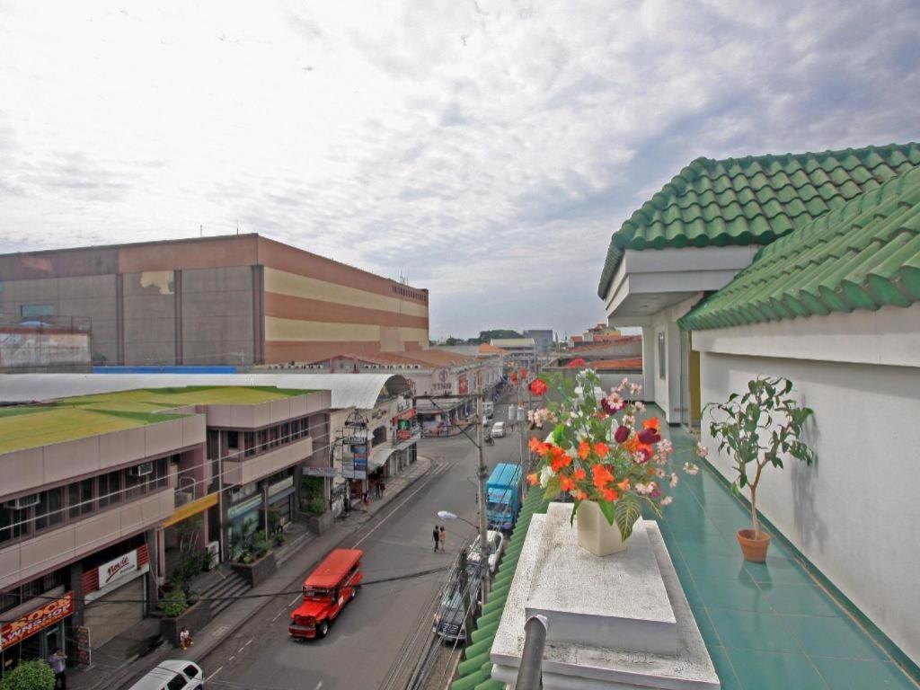 Hotel Galleria Davao Экстерьер фото