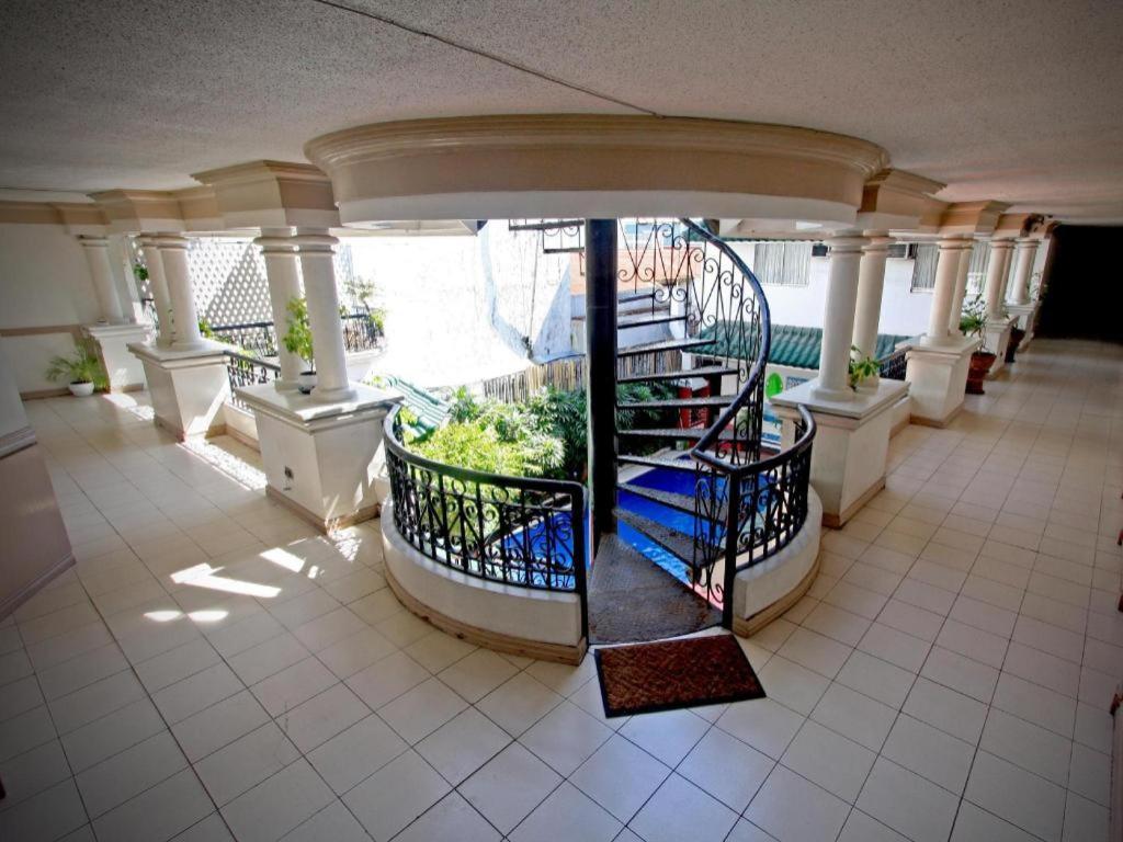 Hotel Galleria Davao Экстерьер фото