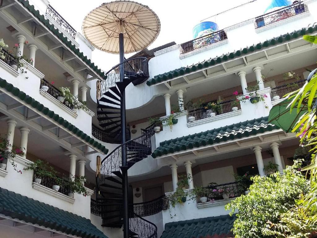 Hotel Galleria Davao Экстерьер фото